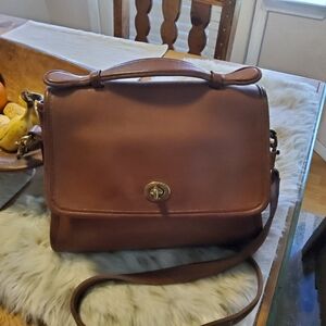 Vintage Coach Court 9870 EUC Carmel Brown